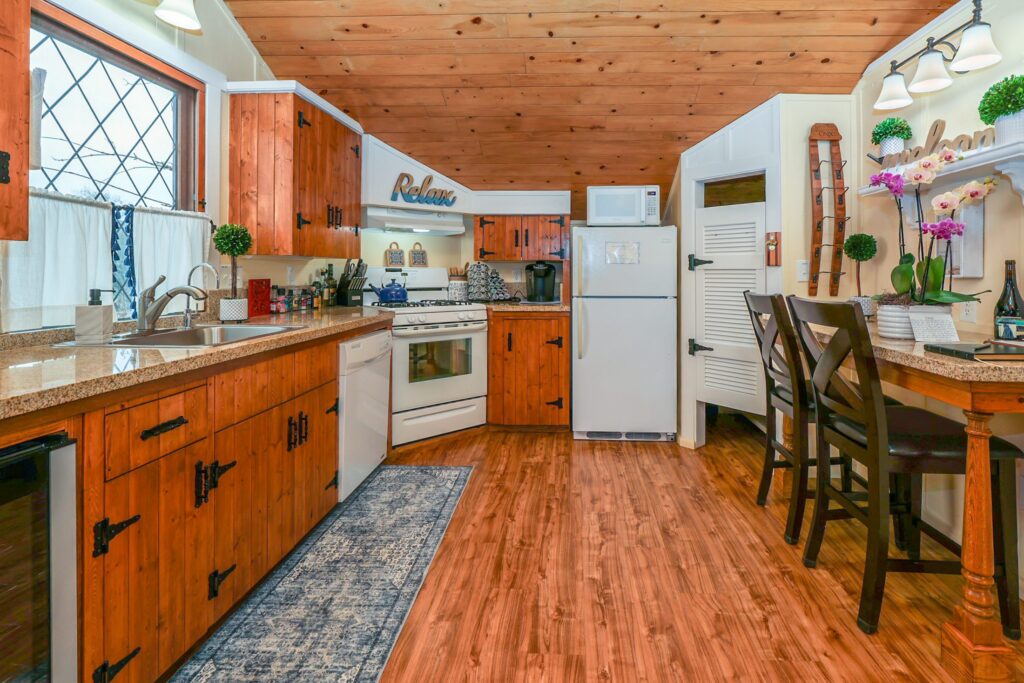 Briarwood Apartment full kitchen